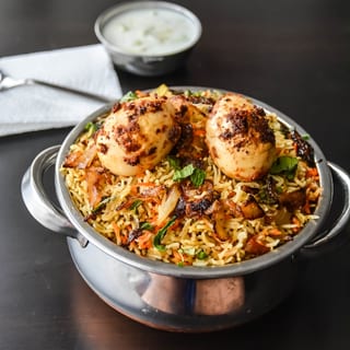Egg Hyderabadi Dum Biryani 1/4 tray
